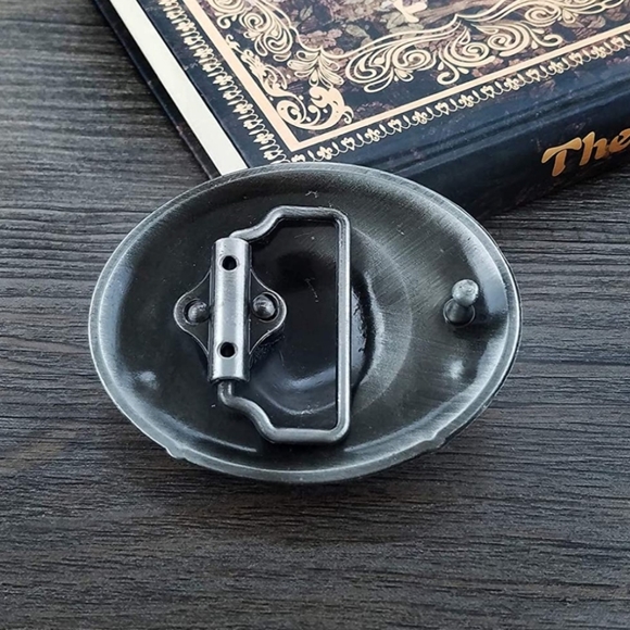 Wolf and feathers Belt Buckle approximately 3.75" - Picture 2 of 3